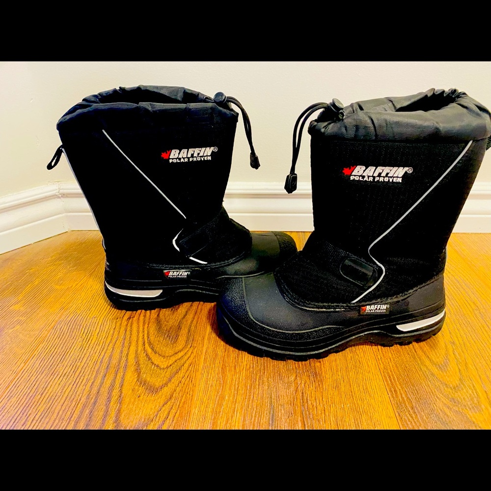 Selling Like New Baffin Boots size 5